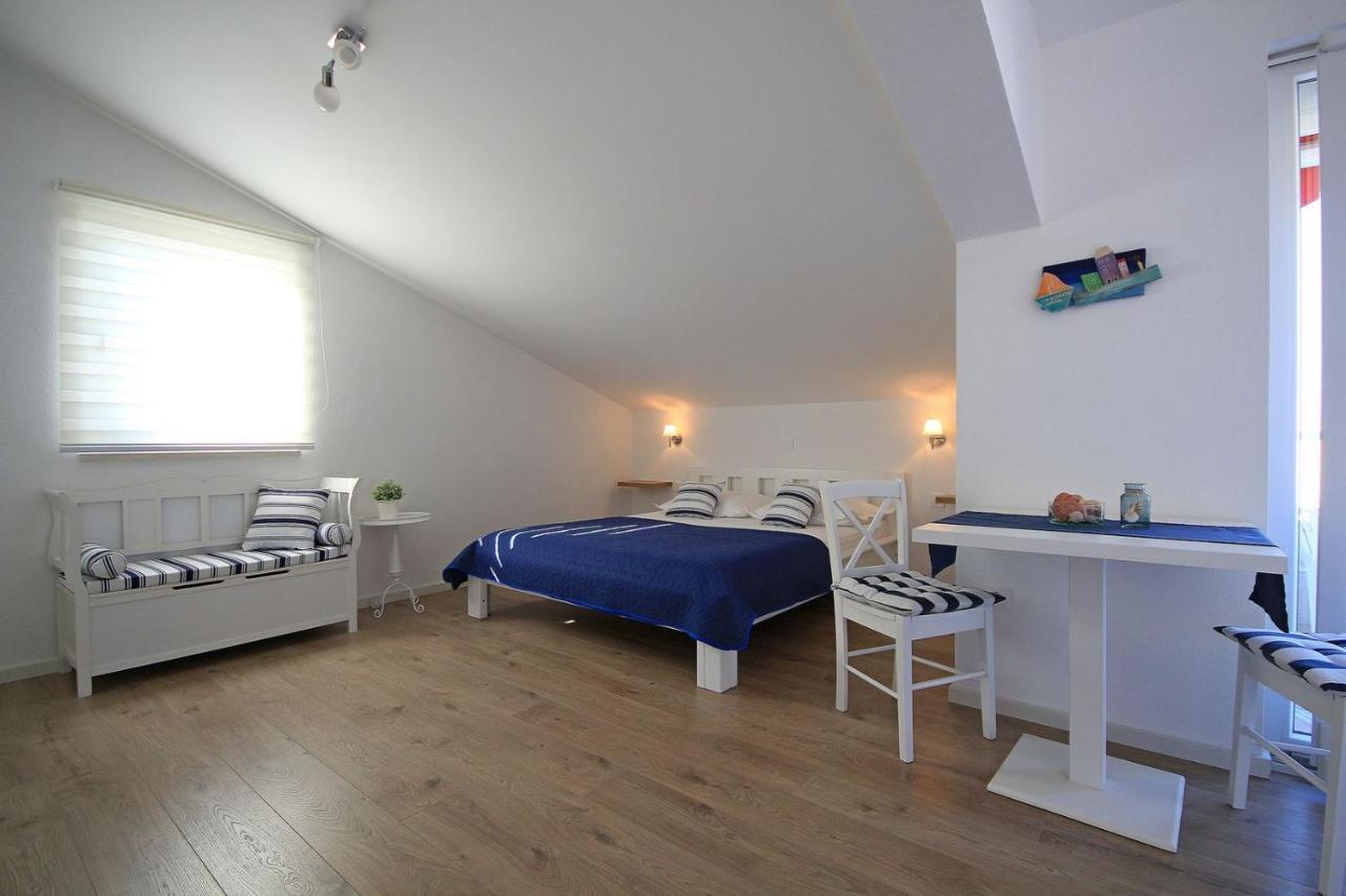 Apartments Ema Near Beach Makarska Esterno foto