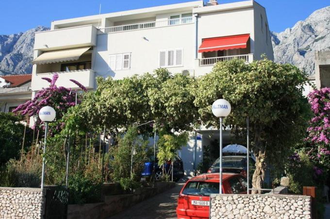 Apartments Ema Near Beach Makarska Esterno foto