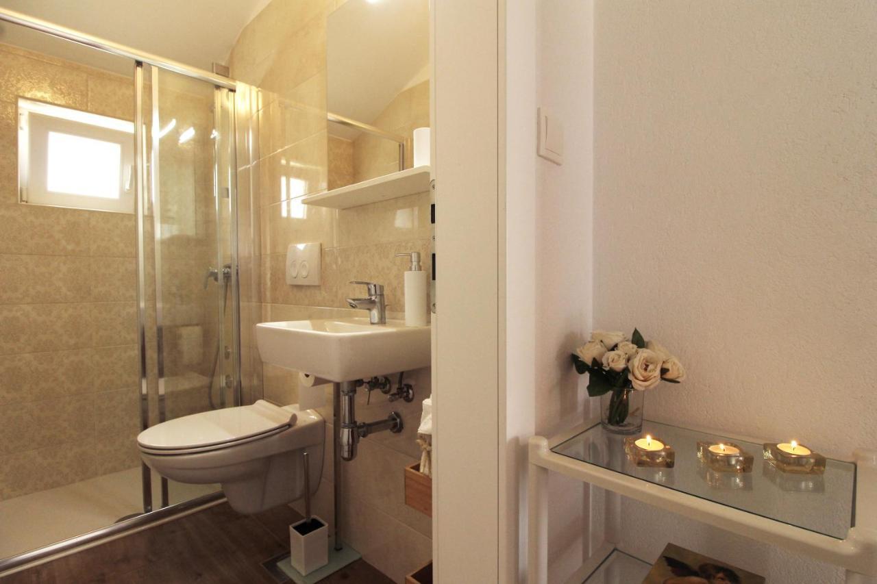 Apartments Ema Near Beach Makarska Esterno foto